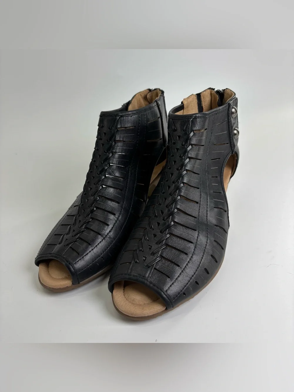 Earth Vicki black leather comfort heels 7 open toe bootie